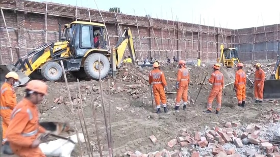 A wall of an under-construction godown collapsed in outer Delhi's Alipur, leaving five dead and many trapped.(ANI)