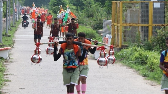 Kanwariyas arriving in Uttarakhand’s Haridwar from neighbouring states. (HT Photo)