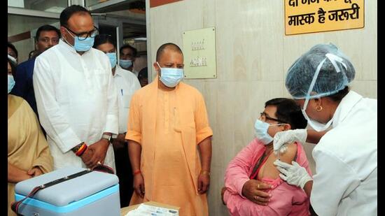 •A healthcare worker administers a booster shot of Covid-19 vaccine to a beneficiary in the presence of UP CM Yogi Adityanath during the launch of a 75-day special drive for free vaccination against Covid-19, at Civil Hospital in Lucknow on Friday. (ANI Photo/UP CMO Twitter) •A healthcare worker administers a booster shot of Covid-19 vaccine to a beneficiary in the presence of UP CM Yogi Adityanath during the launch of a 75-day special drive for free vaccination against Covid-19, at Civil Hospital in Lucknow on Friday. (ANI Photo/UP CMO Twitter)