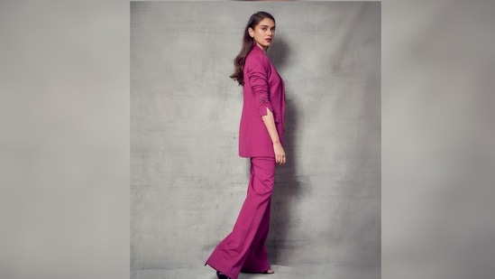 Aditi Rao Hydari elevated her look by teaming her pantsuit with a matching coloured crop top and black strappy stilettoes.(Instagram/@aditiraohydari)