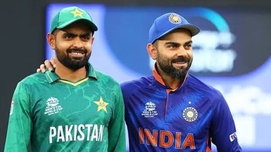 Babar Azam (L) with Virat Kohli(Twitter/Babar Azam)