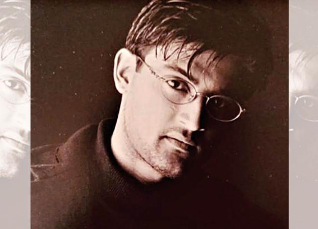 Trying a bespectacled look while shooting with photographer Amit Ashar Trying a bespectacled look while shooting with photographer Amit Ashar