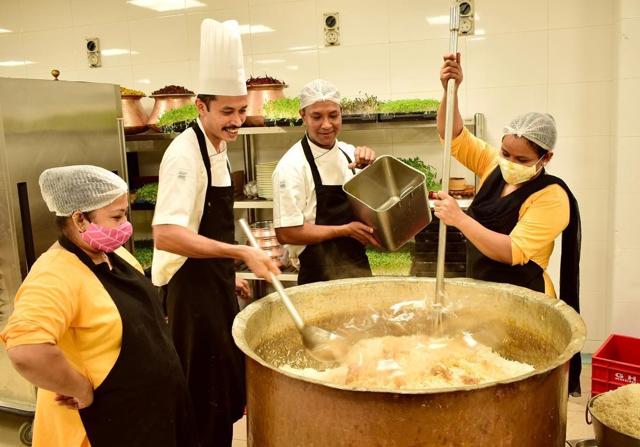 The chefs of Zaika-e-Nizamuddin with chefs of Grand Hyatt, Kochi (Photo: Instagram/Zaika-e-Nizamuddin) The chefs of Zaika-e-Nizamuddin with chefs of Grand Hyatt, Kochi (Photo: Instagram/Zaika-e-Nizamuddin)
