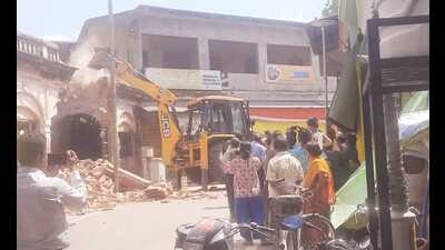 Demolition drive starts in Ayodhya from Sanskrit Vidyalaya at Bada sthan area as part of the road widening project. (HT File)