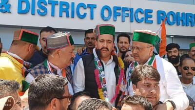 Congress MLA Vikramaditya Singh during a public meeting at Rohru in Shimla district on Saturday. (HT Photo)