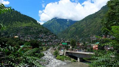 Day temperatures rose by a few notches as weather largely remained dry except in a few pockets in Himachal. (Aqil Khan /Hindustan Times)