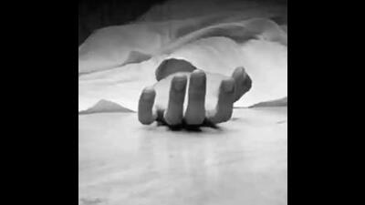 In his complaint to the police, Pawan Saini of Narnaul said when he along with his family was coming back to Narnaul from the hospital, a Bolero hit their ambulance in which his wife and the driver died. (Ht Photo/ Representational image)