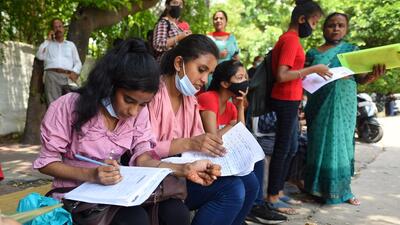 As many as 53, 670 candidates wrote the Common University Entrance Test for undergraduate admissions for the second day at 247 centres across the country, officials said Saturday. (Hindustan Times)
