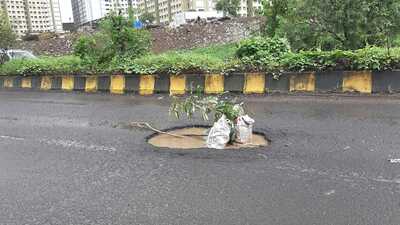 A 26-year-old biker was killed after running into pothole and coming under tyres of bus in Dombivli. (HT PHOTO)