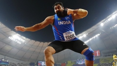 India's Tajinderpal Singh Toor in action. (REUTERS)