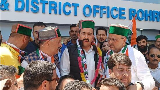 Congress MLA Vikramaditya Singh during a public meeting at Rohru in Shimla district on Saturday. (HT Photo)