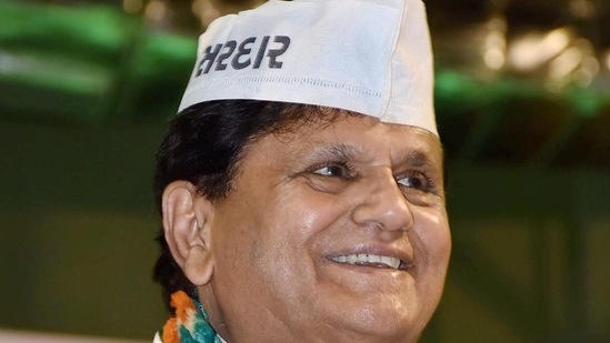 The Congress on Saturday refuted the "mischievous charges" against late Ahmed Patel and said the prime minister's political vendetta does not even spare the departed who were his political adversaries.(PTI)