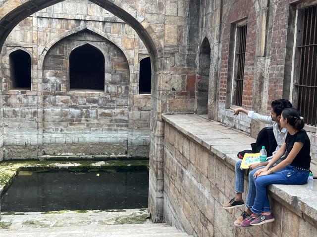 An interesting fact about Red Fort Baoli, is that there are stairs on either side to go down. (Photo: Shantani Bhattacharya/HT) An interesting fact about Red Fort Baoli, is that there are stairs on either side to go down. (Photo: Shantani Bhattacharya/HT)