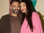 Sonam Kapoor with dad-to-be Anand Ahuja as she holds her growing belly and smiles for the camera.