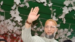 जबलपुर में स्थानीय निकाय चुनाव से पहले एक रैली के दौरान एआईएमआईएम अध्यक्ष असदुद्दीन ओवैसी।