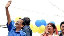 Aam Aadmi party leader Arvind Kejriwal with new Singrauli mayor Rani Agrawal during his election campaign.