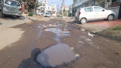 The development works that have taken a back seat in Mohali include maintenance of parks, street lights, sewerage and carpeting of roads. (HT File Photo)