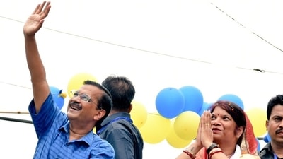 Aam Aadmi Party convenor Arvind Kejriwal with Singrauli's new mayor Rani Agrawal during her poll campaign. (Twitter/Rani Agrawal) Aam Aadmi Party convenor Arvind Kejriwal with Singrauli's new mayor Rani Agrawal during her poll campaign. (Twitter/Rani Agrawal)