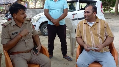 Bhadohi SP with Rakesh, who was repatiated from Jeddah in Saudi Arabia.