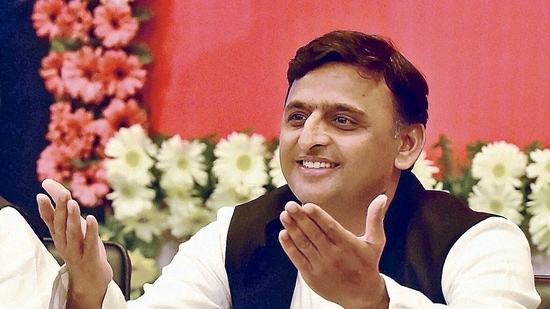 SP chief Akhilesh Yadav earlier said the hurriedness in the inauguration of the half-complete Bundelkhand Expressway shows that its design is ‘chaltaau’ (make-do). (File photo)(HT_PRINT)