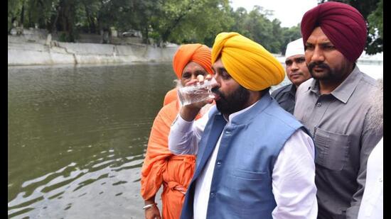 On this occasion, Mann also drank a glass of water taken out of Kali Bein.