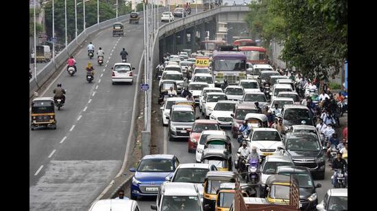 The Pune Municipal Corporation (PMC) is studying three options for the Balbharti-Paud road proposed as an alternative to the heavily congested commute from Senapati Bapat road to Paud road (HT FILE PHOTO)