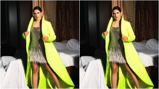 Sonnalli, assisted by makeup artist Esha, decked up in nude eyeshadow, black eyeliner, mascara-laden eyelashes, drawn eyebrows, contoured cheeks and a shade of nude lipstick.(Instagram/@sonnalliseygall)