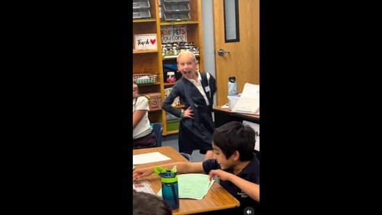 A screengrab of the video of a little girl prancing around in class as her classmates wish her happy birthday.&nbsp;(chaleseakin/Instagram)