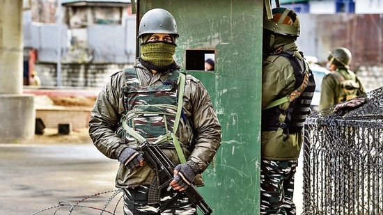 Security personnel keep vigil in Pulwama district of Jammu and Kashmir.(PTI File Photo/ Representational image)