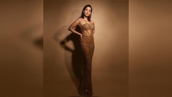 Flaunting her toned figure, Nushrratt Bharuccha struck some dreamy poses for her Instagram family.(Instagram/@nushrrattbharuccha)