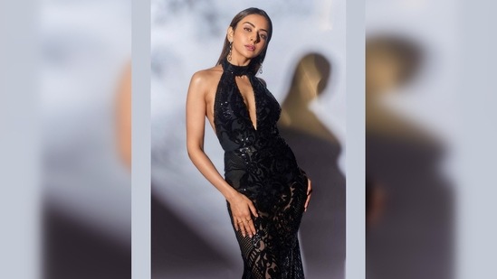 Just like always, Rakul Preet won the attention of fashionistas and the fashion gods with her uber stylish red-carpet-worthy look in a black body-grasping gown.(Instagram/@stylebyami)