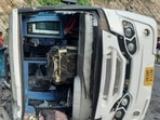 The bus overturned near Kaudiyala on the Srinagar-Rishikesh highway.(HT Print)