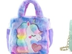 Handbags for girls should be lightweight and look cute.