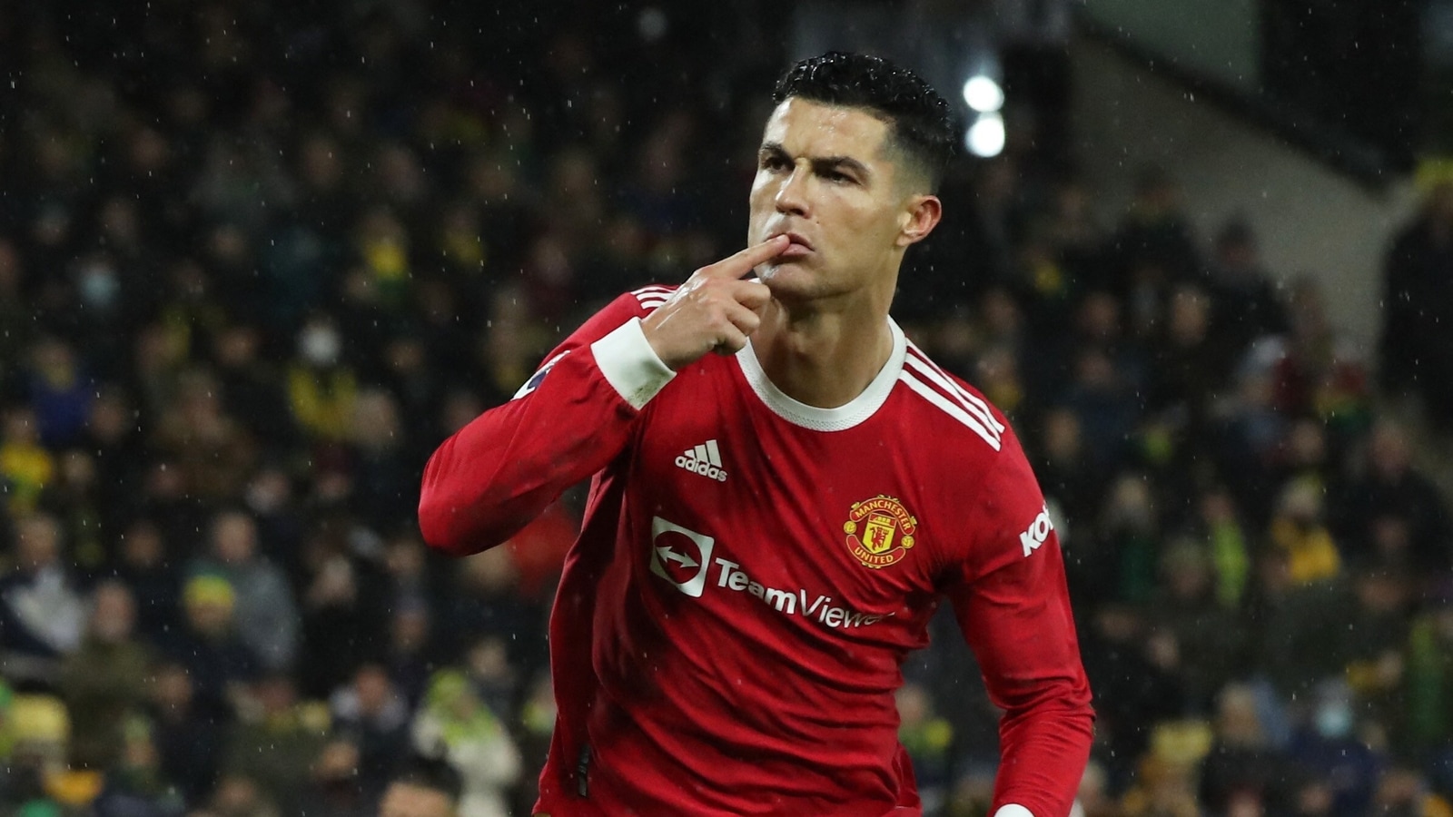 Ronaldo's one-word reply to rumours he could leave Man Utd for