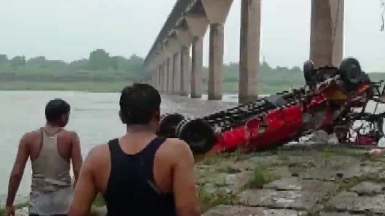 MP bus accident: Bus falls off Khalghat Sanjay Setu bridge into Narmada river, rescue ops on | Video