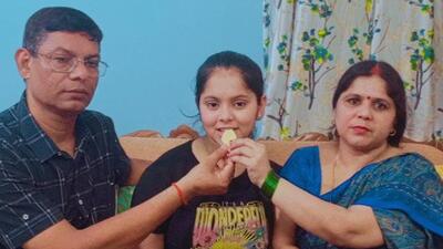 Neha with her parents. (HT photo) Neha with her parents. (HT photo)