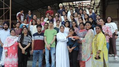 Students of Sacred Heart Convent School, Urban Estate, Sector 39, Ludhiana, in a jubilant mood after the declaration of ICSE Class 10 results. (HT PHOTO)