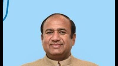 Four days after he emailed his resignation over threats to him and his family, first-time Congress MLA Surender Panwar withdrew it. (HT PHOTO)