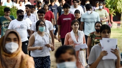 NEET UG aspirants arrive at the examination centre, at Kerala School, near KG Marg, in New Delhi, India, on Sunday, July 17, 2022. (Arvind Yadav/ Hindustan Times) NEET UG aspirants arrive at the examination centre, at Kerala School, near KG Marg, in New Delhi, India, on Sunday, July 17, 2022. (Arvind Yadav/ Hindustan Times)