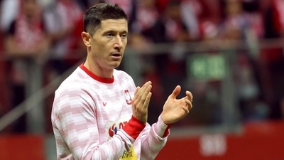 Poland's Robert Lewandowski during warm up&nbsp; (REUTERS)