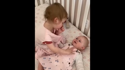 The baby wakes up her toddler siblings in the video. (Instagram/@saraplustwins) The baby wakes up her toddler siblings in the video. (Instagram/@saraplustwins)