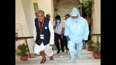 JD(U) MLA Damodar Rawat arrives in a PPE kit to cast his vote for the presidential election, at Bihar Legislative Assembly on Monday. (Santosh Kumar/HT Photo)