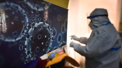 The sudden surge in the positivity rate despite a dip in fresh infections could be attributed to fall in daily Covid testing. (Sanchit Khanna / HT Photo) The sudden surge in the positivity rate despite a dip in fresh infections could be attributed to fall in daily Covid testing. (Sanchit Khanna / HT Photo)