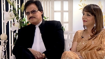 Sanjay Khan with wife Zarine Khan on Rendezvous With Simi Garewal.&nbsp;