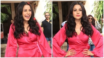 Shehnaaz Gill proves she is the queen of effortless glam in pink mini dress for outing in Mumbai (HT Photo/Varinder Chawla) Shehnaaz Gill proves she is the queen of effortless glam in pink mini dress for outing in Mumbai (HT Photo/Varinder Chawla)