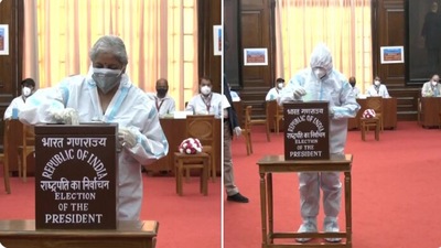 Union minister of finance Niramala Sitharaman and power minister RK Singh cast their votes for presidential election. (ANI) Union minister of finance Niramala Sitharaman and power minister RK Singh cast their votes for presidential election. (ANI)