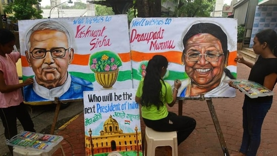 Gurukul Art students greeting through painting to both presidential candidates Yeshwant Sinha and Droupadi Murmu, at Lalbuag, in Mumbai. (Bhushan Koyande)