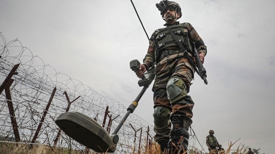 A file photo of Indian Army soldiers patrolling near the Line of Control in J&amp;K.&nbsp;(PTI)