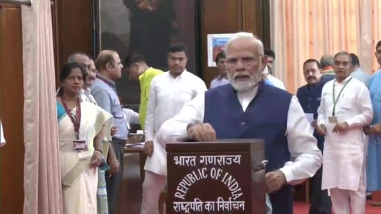 Prime Minister Narendra Modi casts his vote in the presidential elections.(Twitter/ANI)
