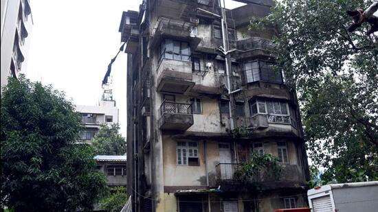 The K (west) ward officials comprising Juhu-Andheri-Vile Parle-Jogeshwari (west) belt, had to use loudspeakers and even rope in the local police to evacuate the buildings which fall under C1 category (dangerous and marked for demolition) (Vijay Bate)